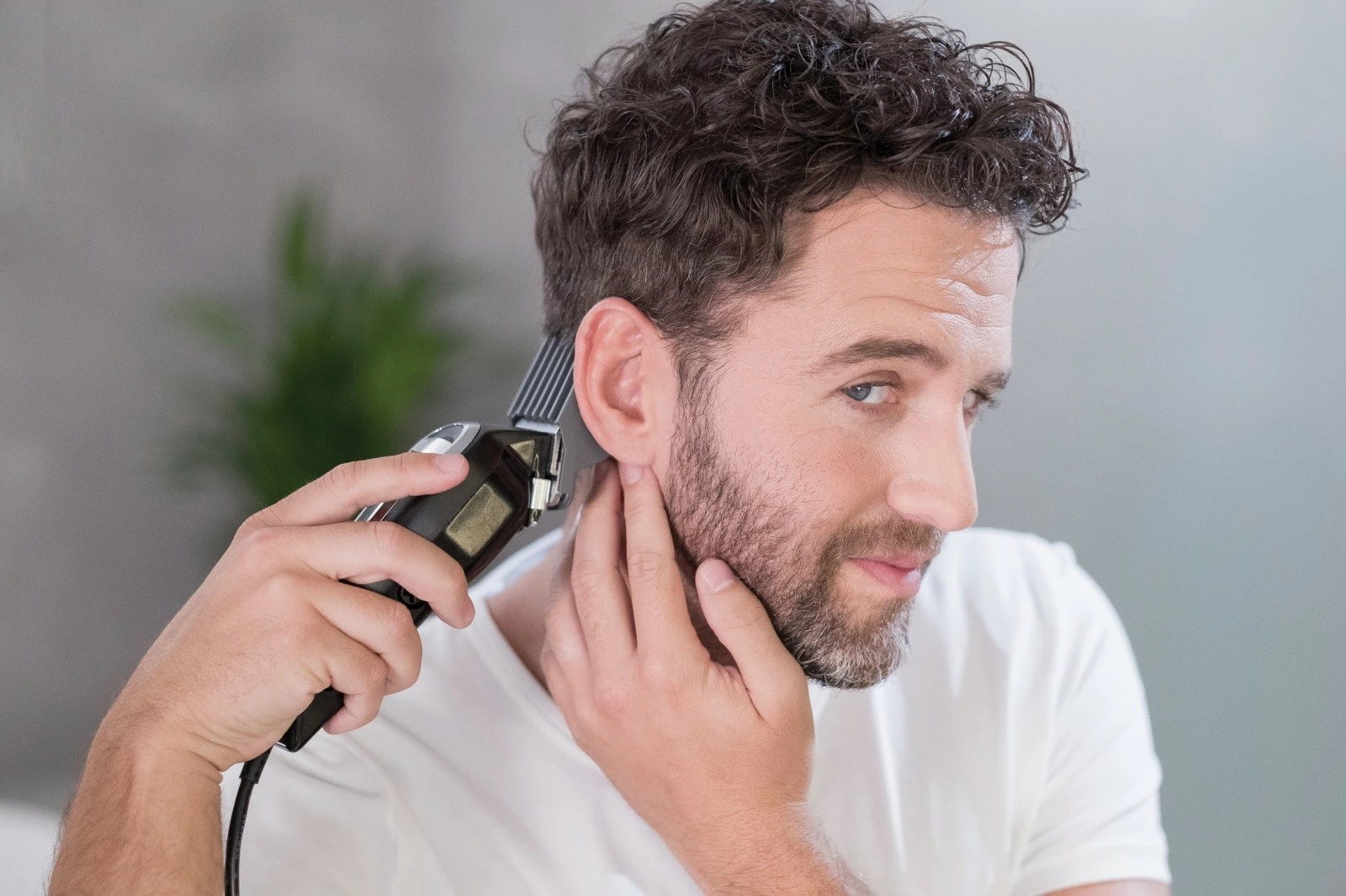 Makinë rroje Wahl Elite Pro 20106-0460, për flokë dhe mjekër, e zezë/argjendtë, set me 10 krehra