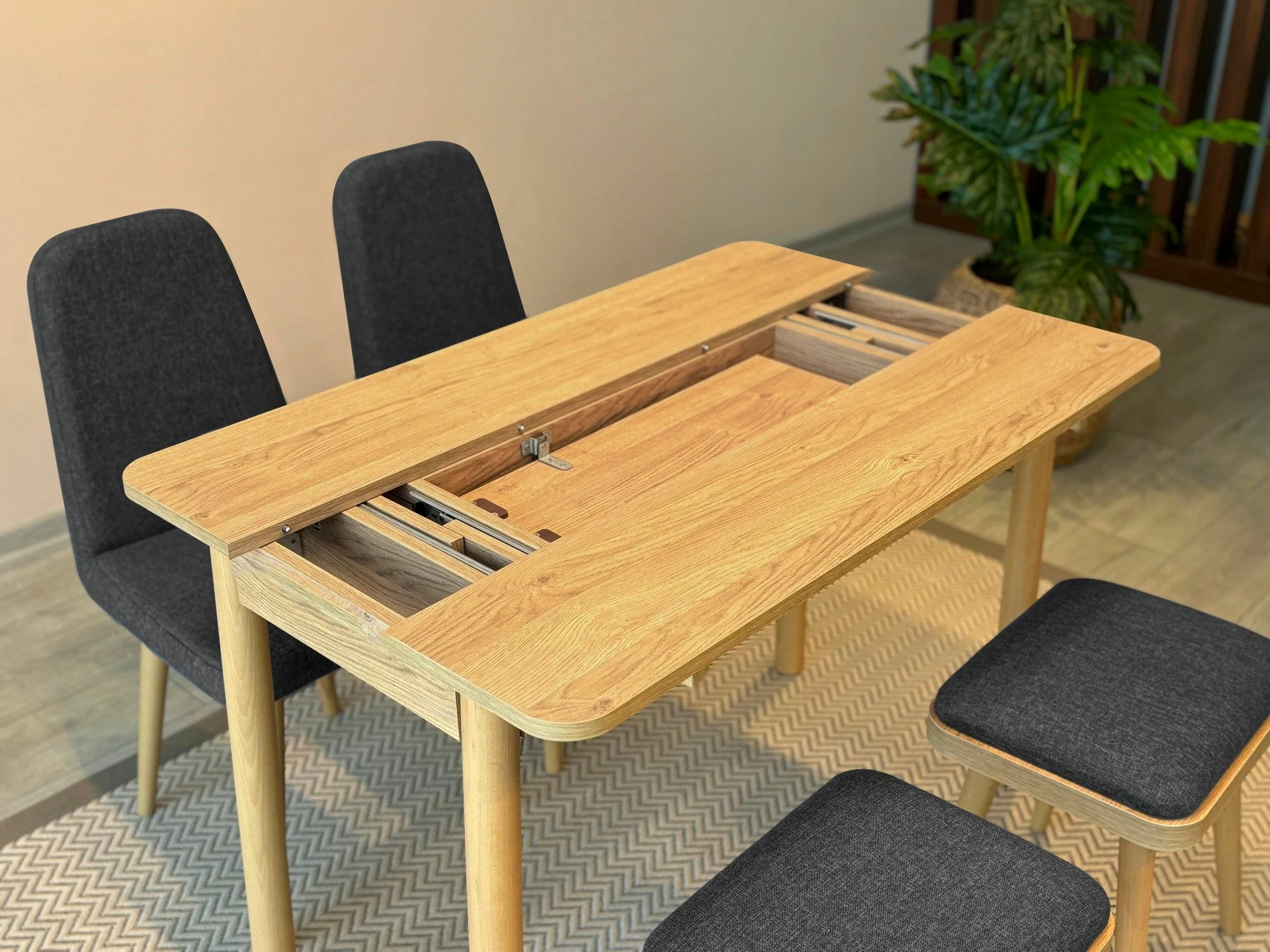 Tavolinë me karrige, set 5 pjesësh, ngjyrë lis dhe antracit, Skye Decor, Vina Mini 02 1053