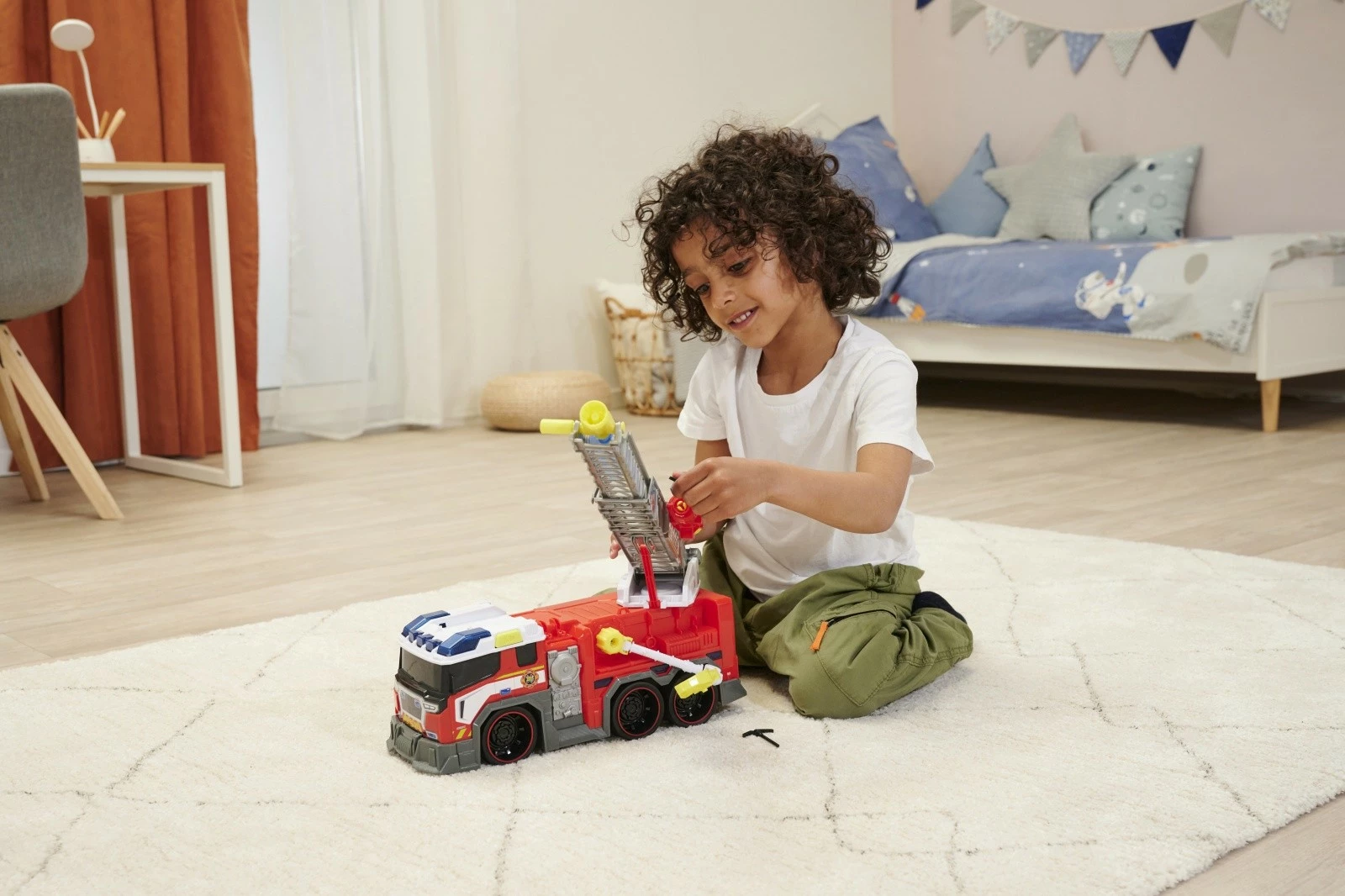 Kamion zjarri lodër Dickie 37.5 cm, plastikë, me drita dhe zë, i kuq