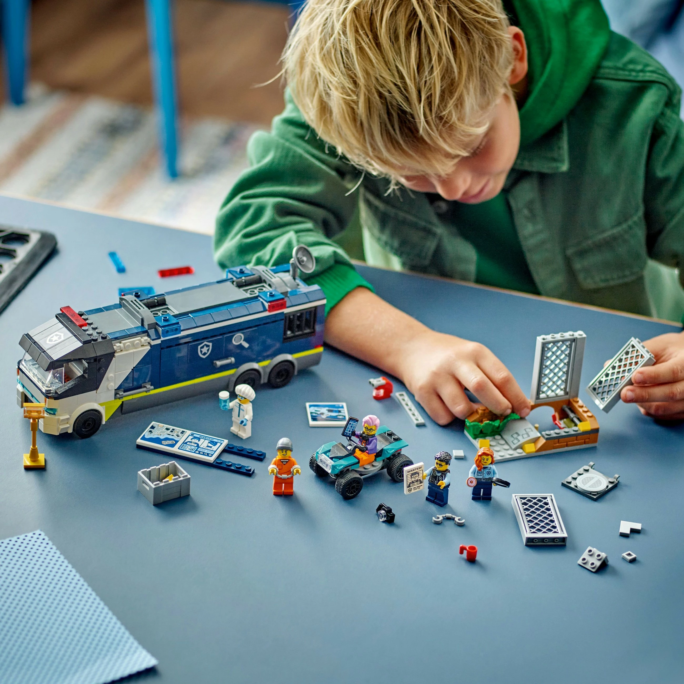 Set ndërtimi LEGO City Police Mobile Crime Lab Truck 674 pjesë, shumëngjyrësh