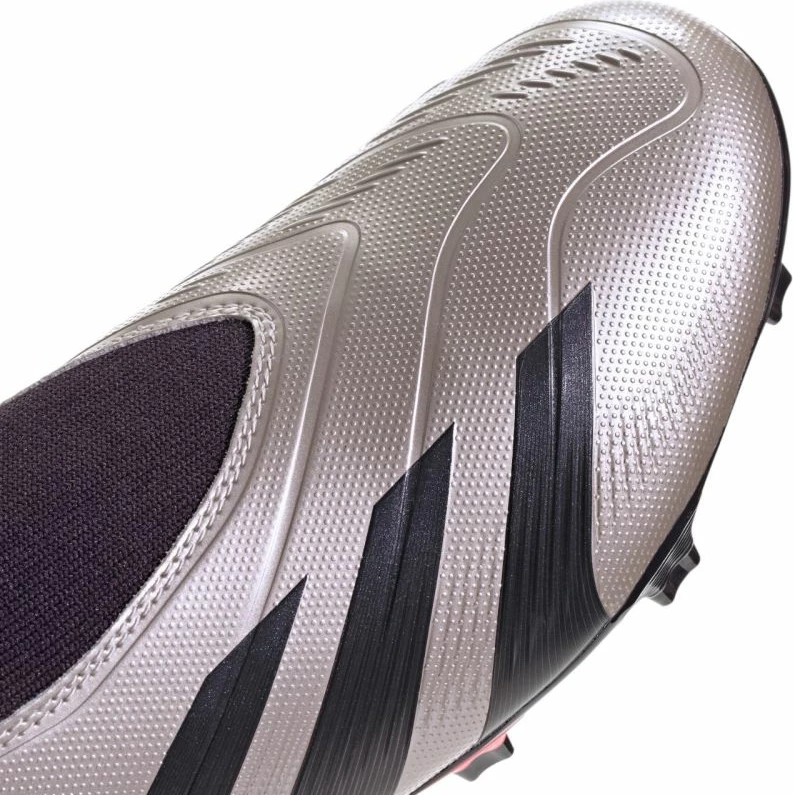 Atlete futbolli adidas për meshkuj, të zeza dhe argjendta