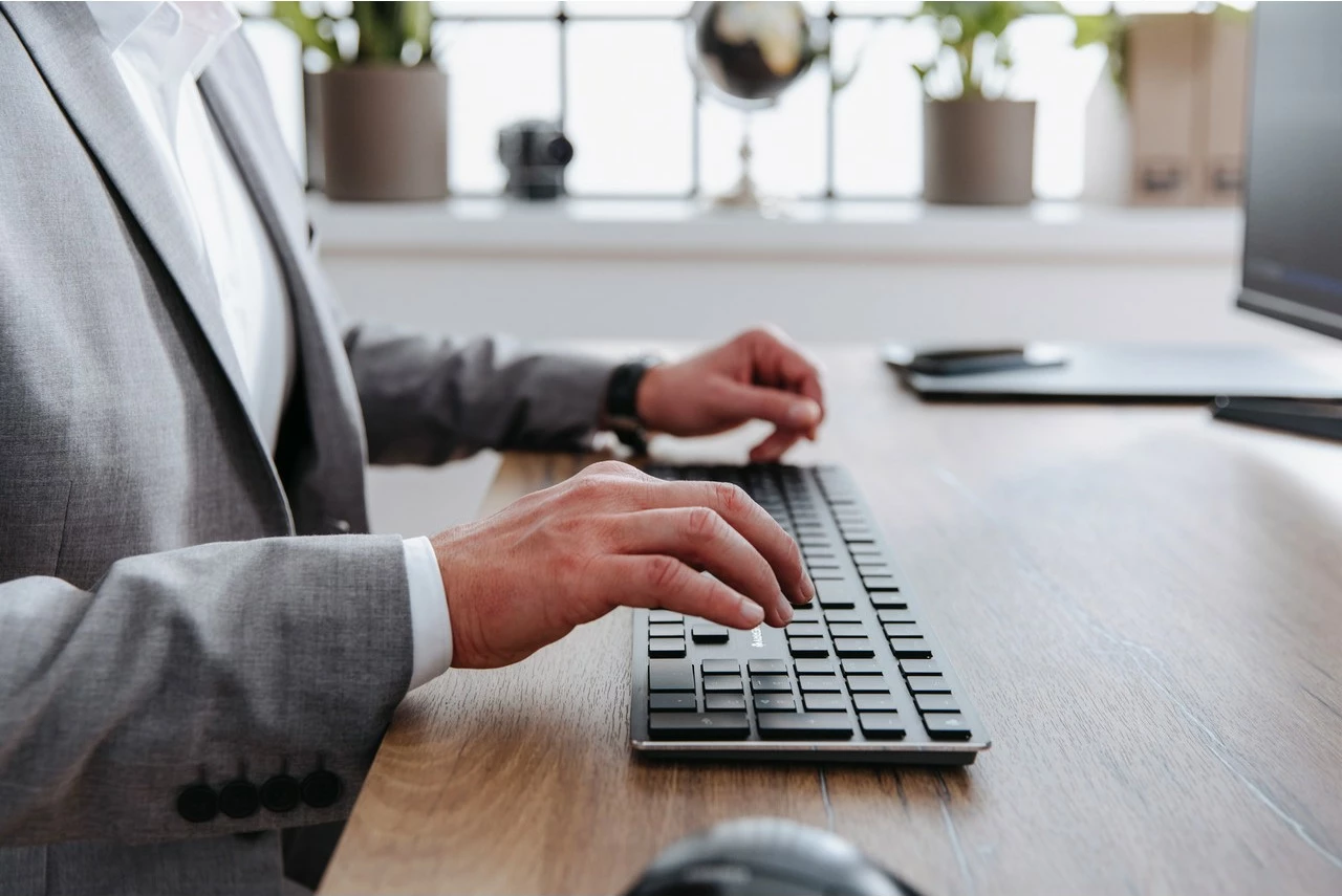 Tastierë mekanike Cherry KW X ULP, LED, QWERTZ, me kabllo & wireless, e zezë