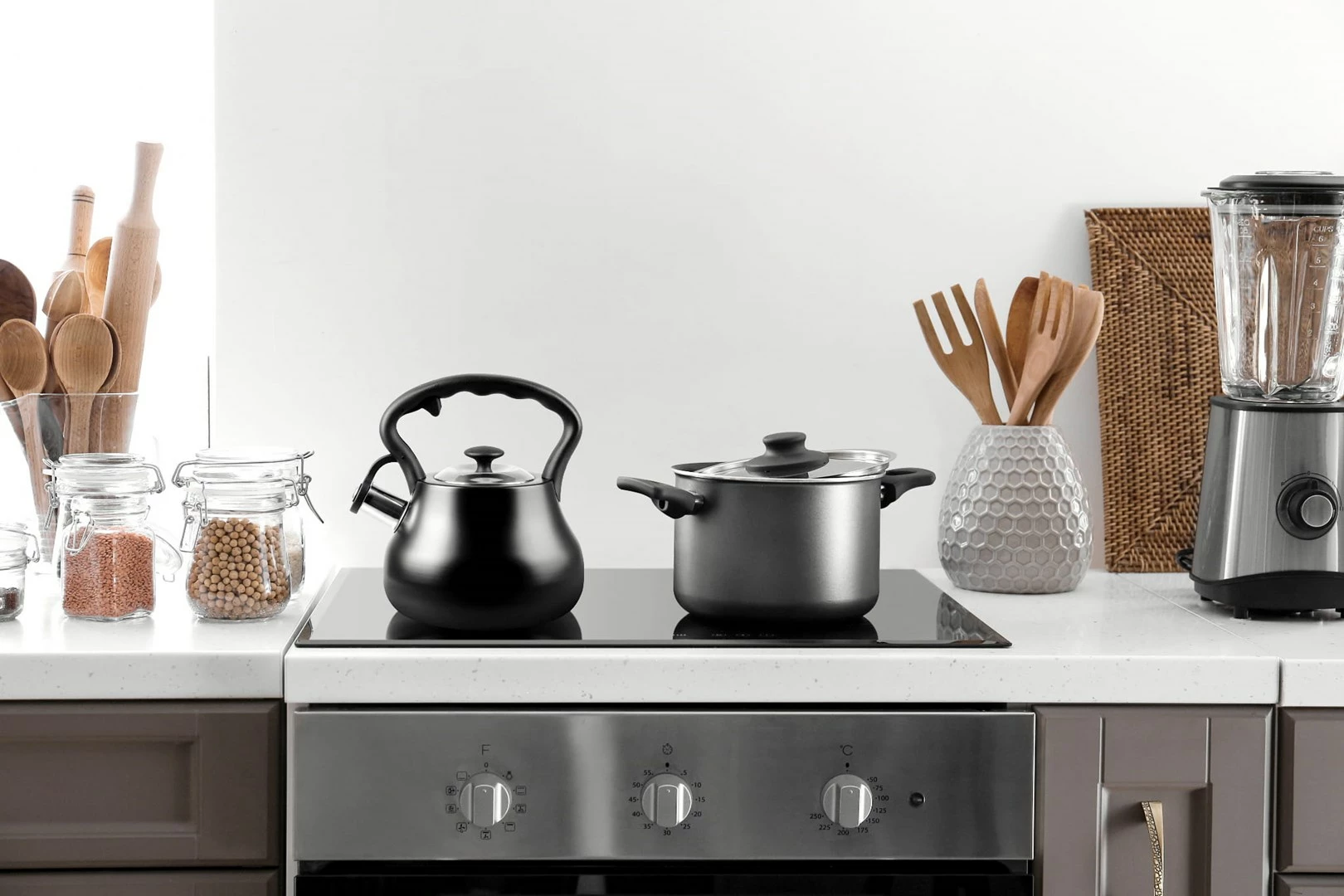 Ketel PROMIS, 3 L, me ngjyrë të zezë mate