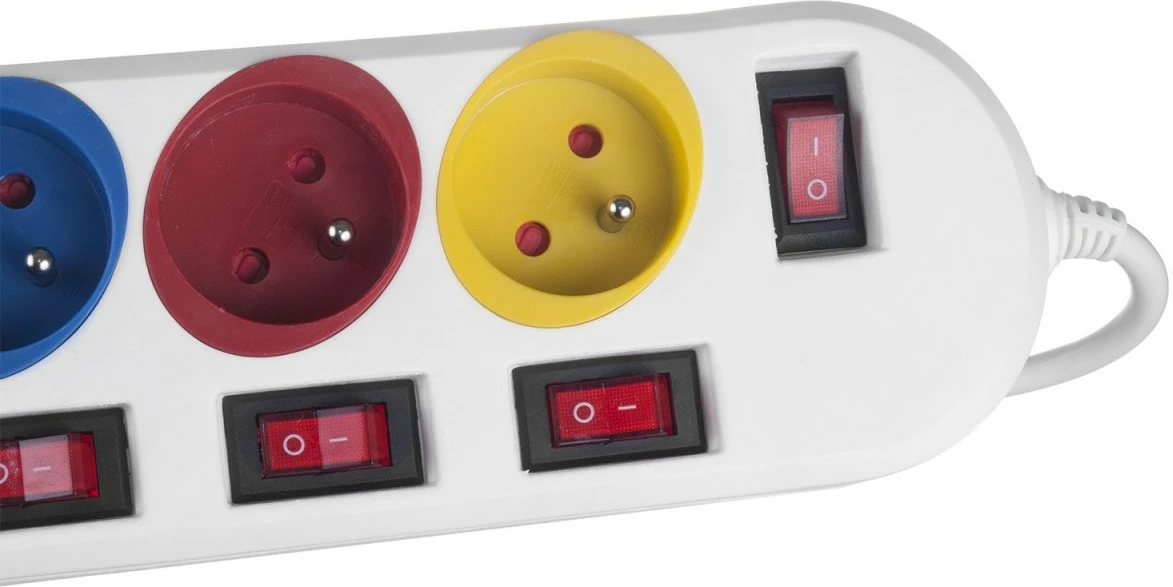 Listë elektrike Maclean MCE204 M/W, 5 dalje, me çelësa individual, 1.5m, Bardhë