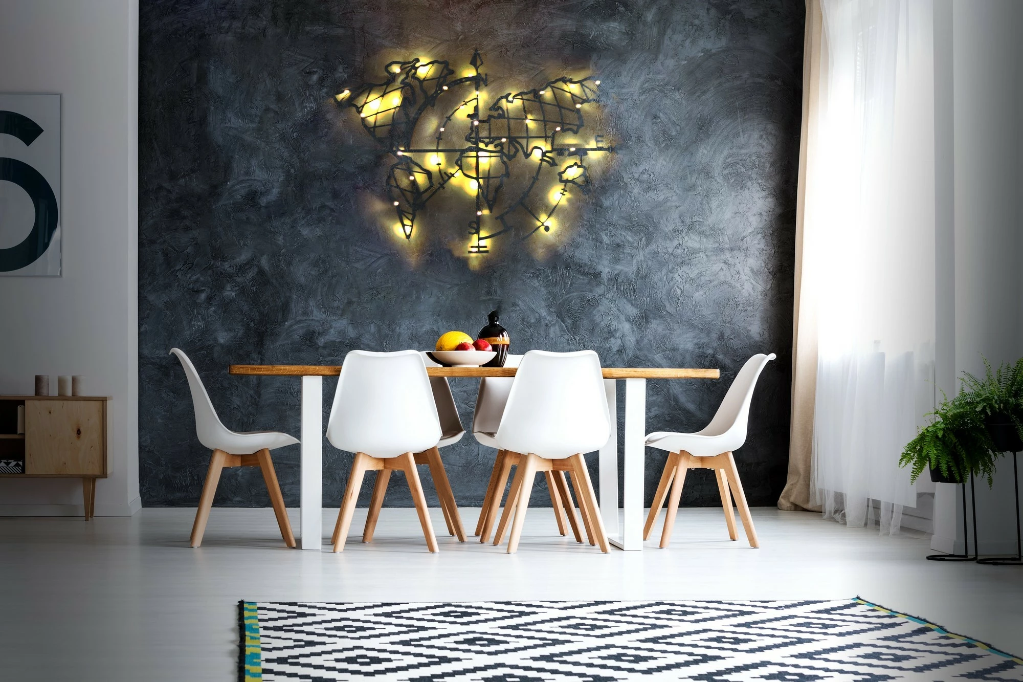 Aksesor dekorativ metalik për mur, hartë bote me busull dhe LED, ngjyrë e zezë