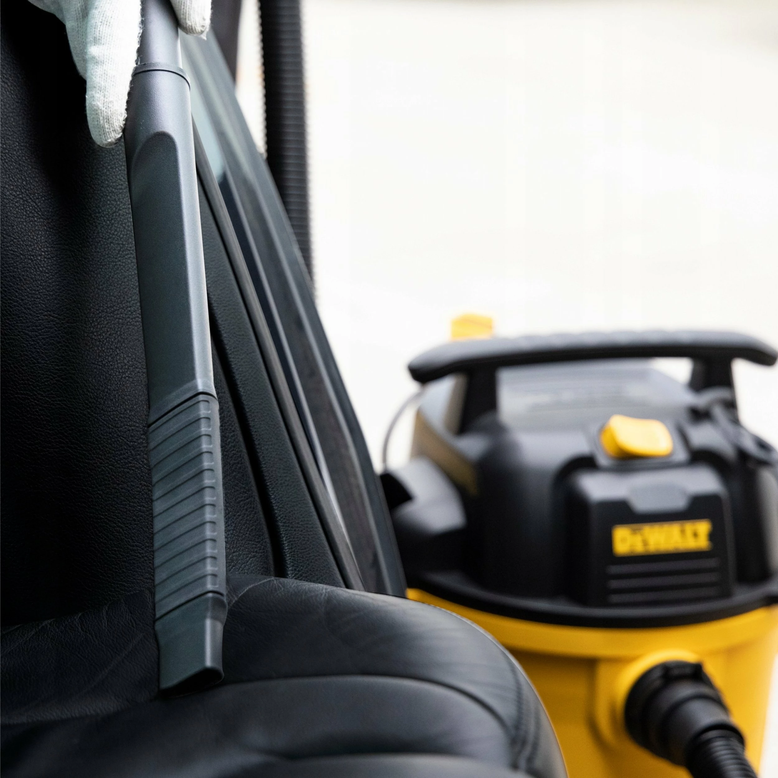 Set aksesorësh për pastrim veture DeWalt DXVA13-0801, 8 pjesë, zorrë 4.5 m (32 mm), 3 adaptera