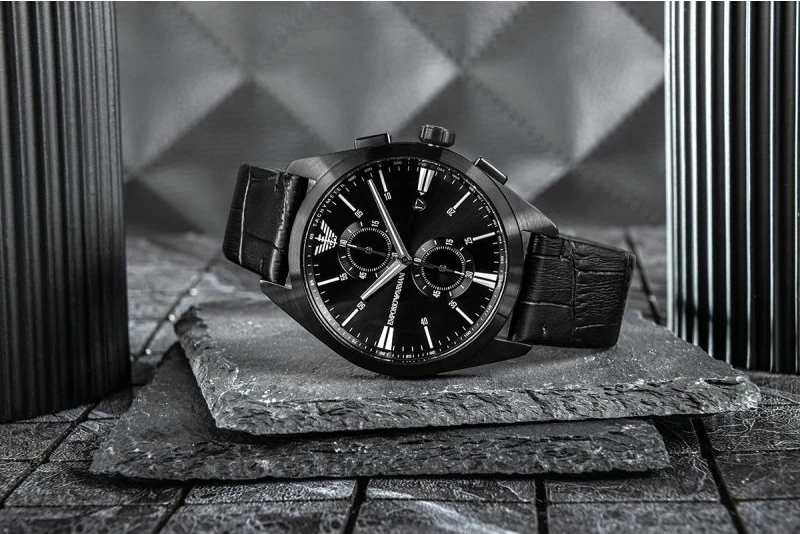 Orë dore për meshkuj Emporio Armani, e zezë