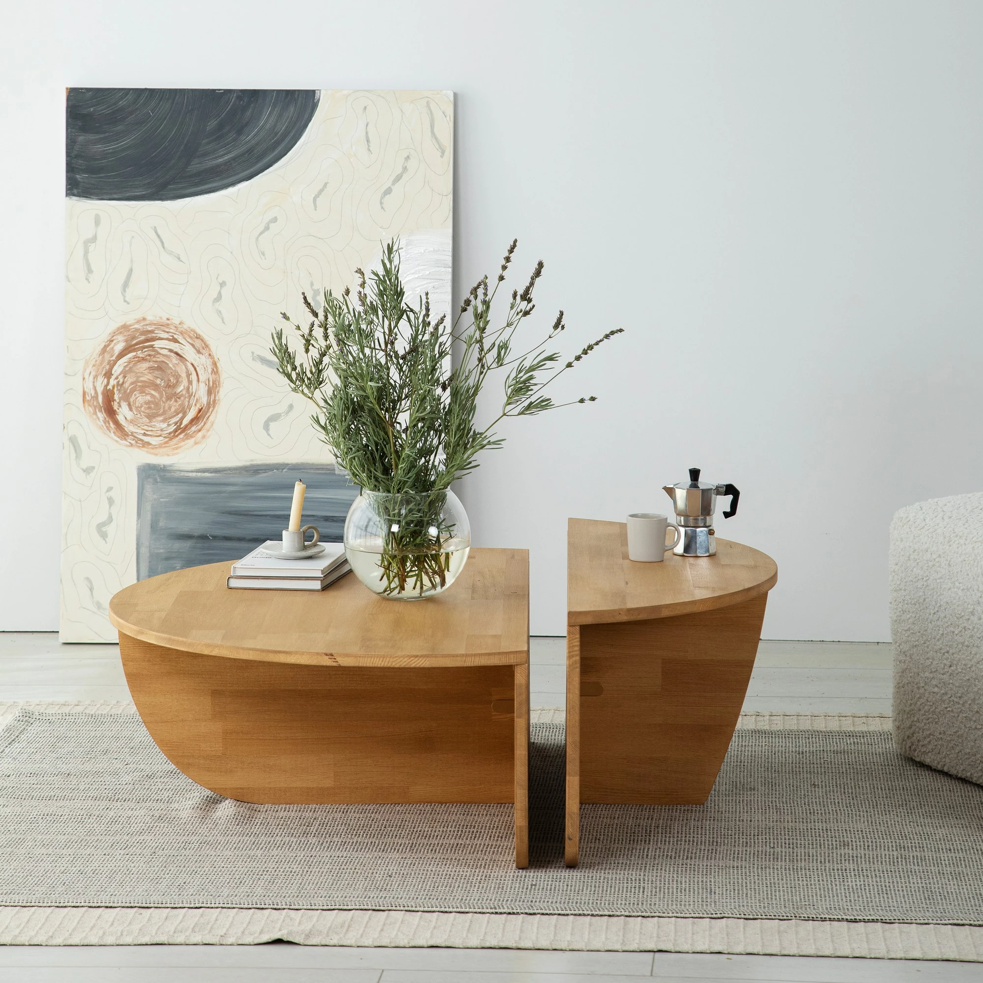 Set tavolinash kafeje Hanah Home, dru podium, ngjyrë lisi