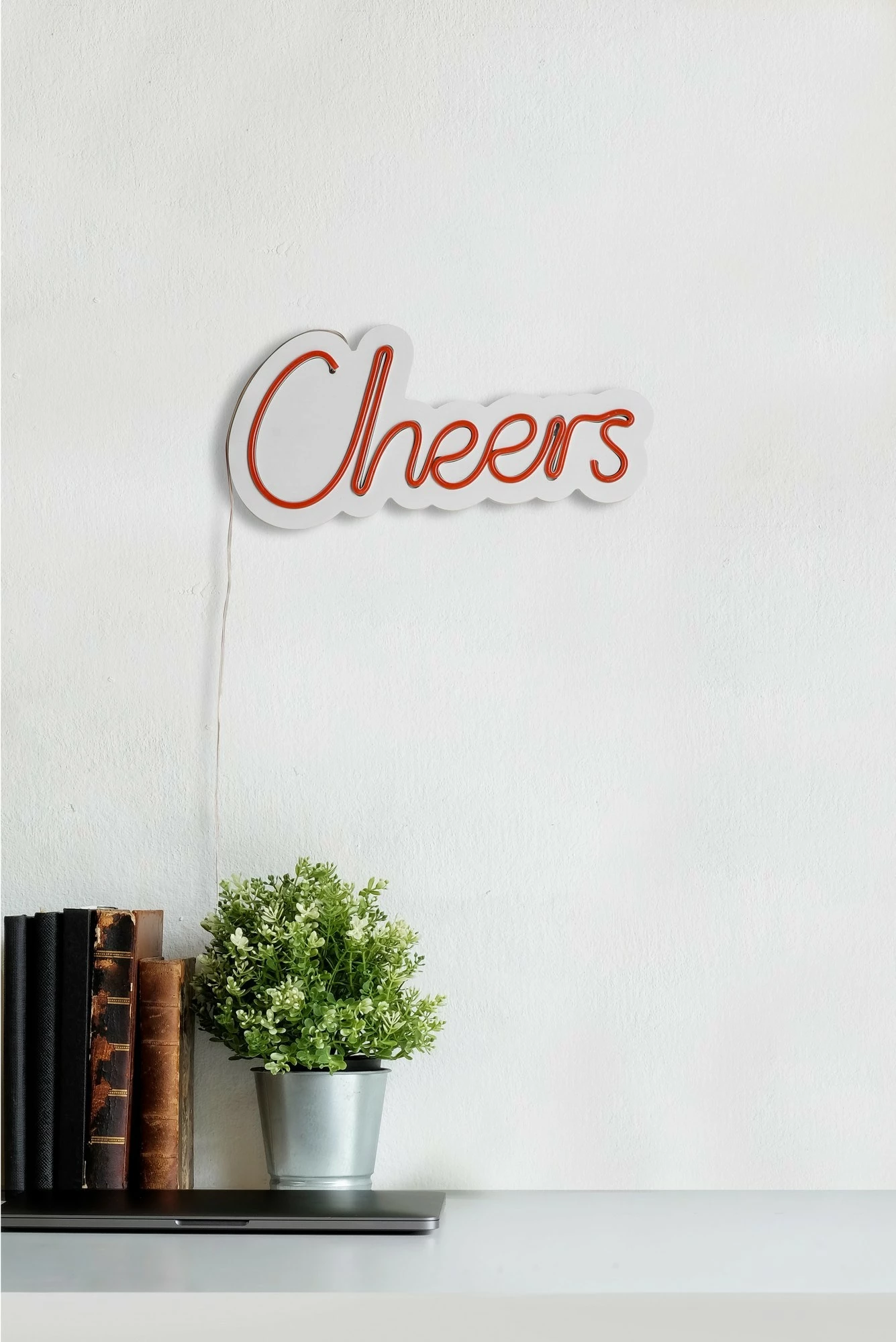 Dekor dritash LED plastike, Cheers, ngjyrë e kuqe