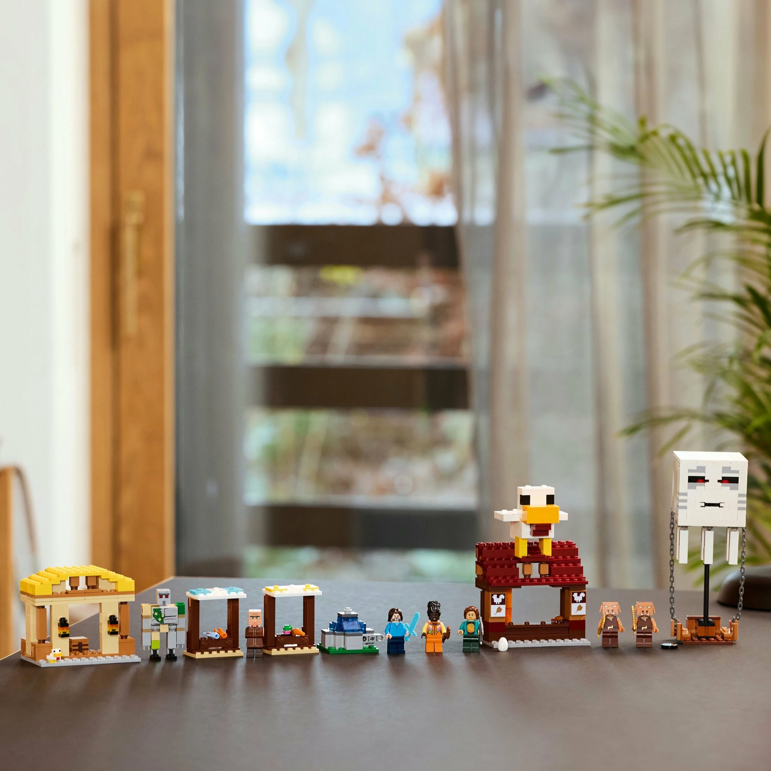 Set LEGO Minecraft Balloon Ghast Attacks the Village 21273, 555 pjesë