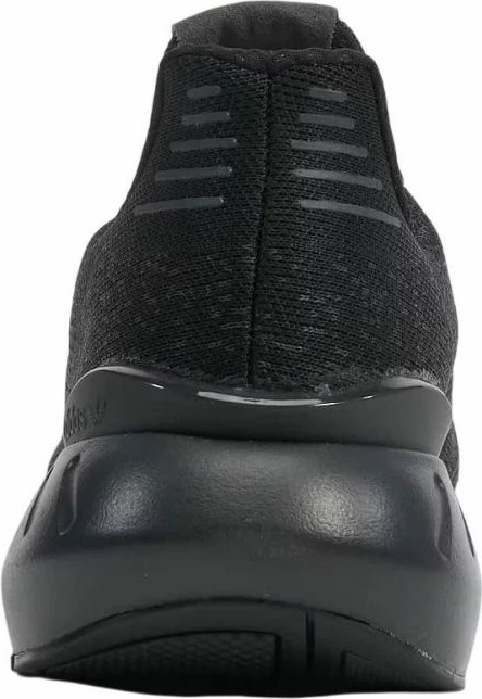 Atlete adidas për meshkuj dhe femra, të zeza