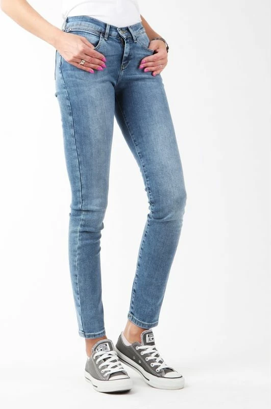 Pantallona për femra Wrangler, të ngushta