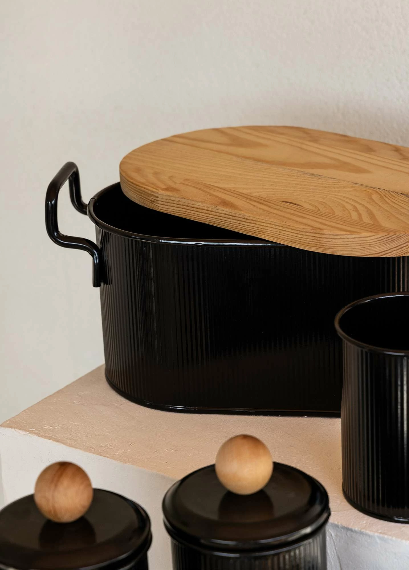 Kuti buke Hermia, e zezë, STP0002, 39x22x16 cm