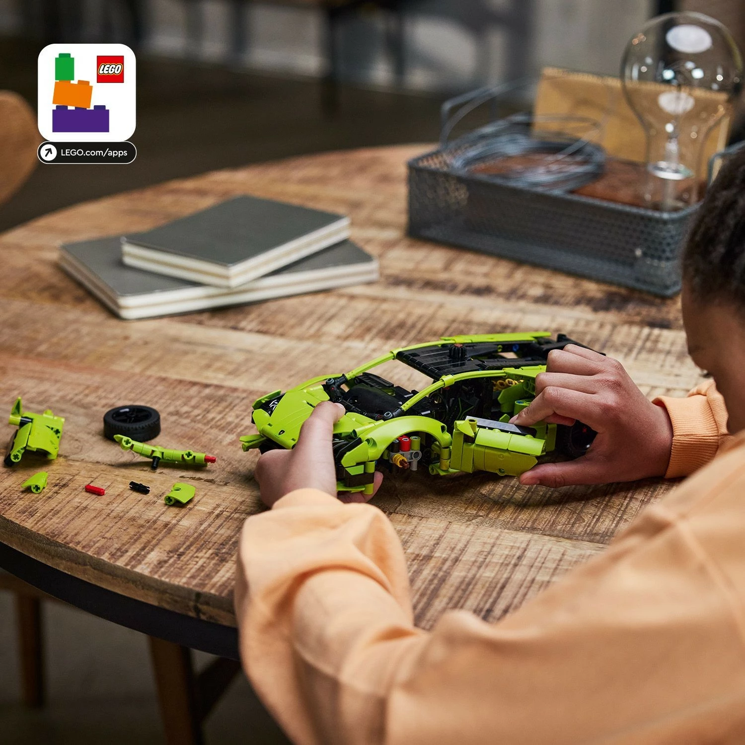 Set ndërtimi LEGO Lamborghini Huracán Tecnica, 806 pjesë, shumëngjyrësh