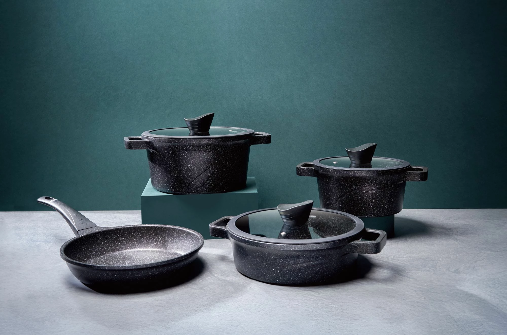 Set tenësh me tenxhere e tigan, ngjyrë e zezë, Hermia Concept, Vetta