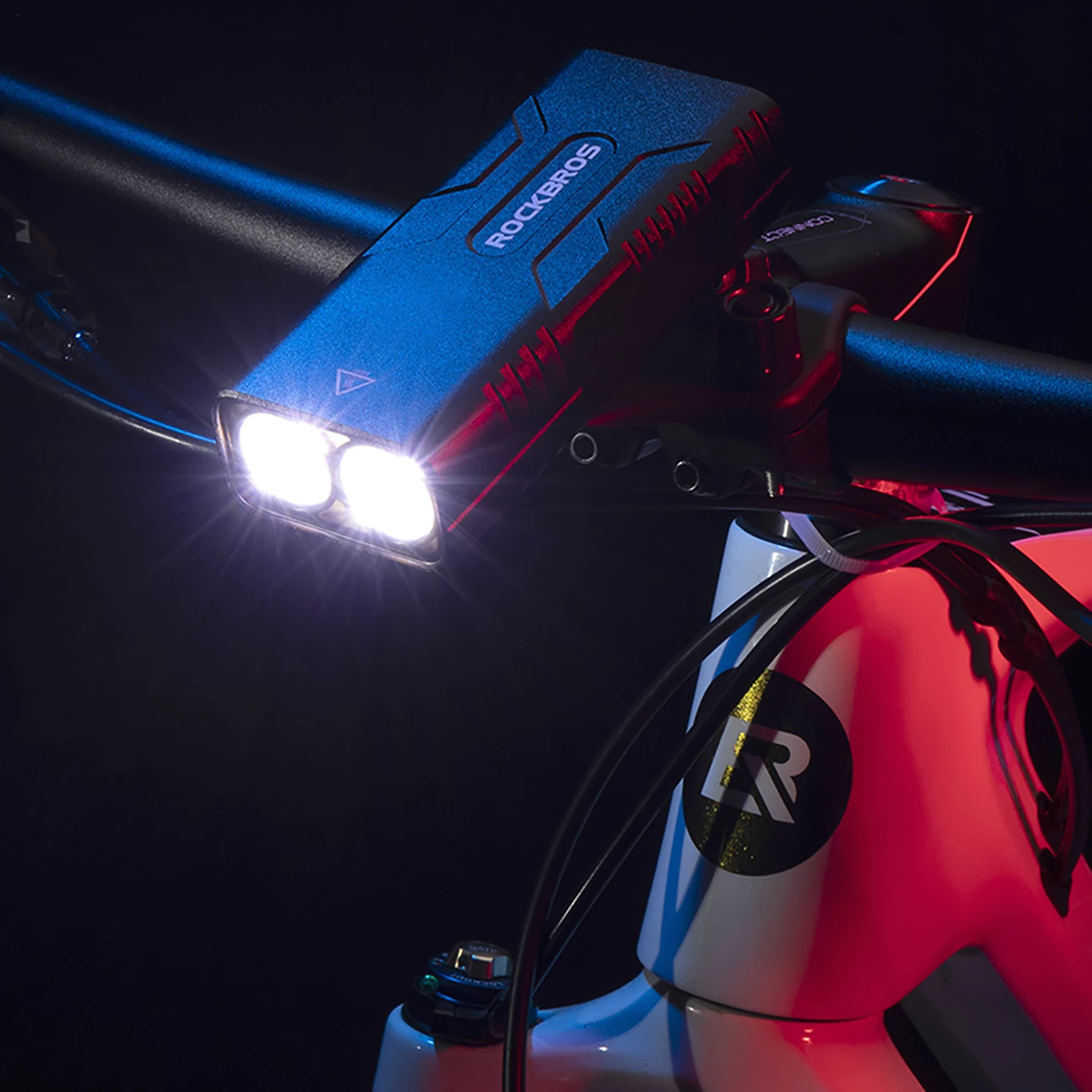 Dritë biçiklete Rockbros 24310002001 me powerbank 10000 mAh, 850 lm, e zezë