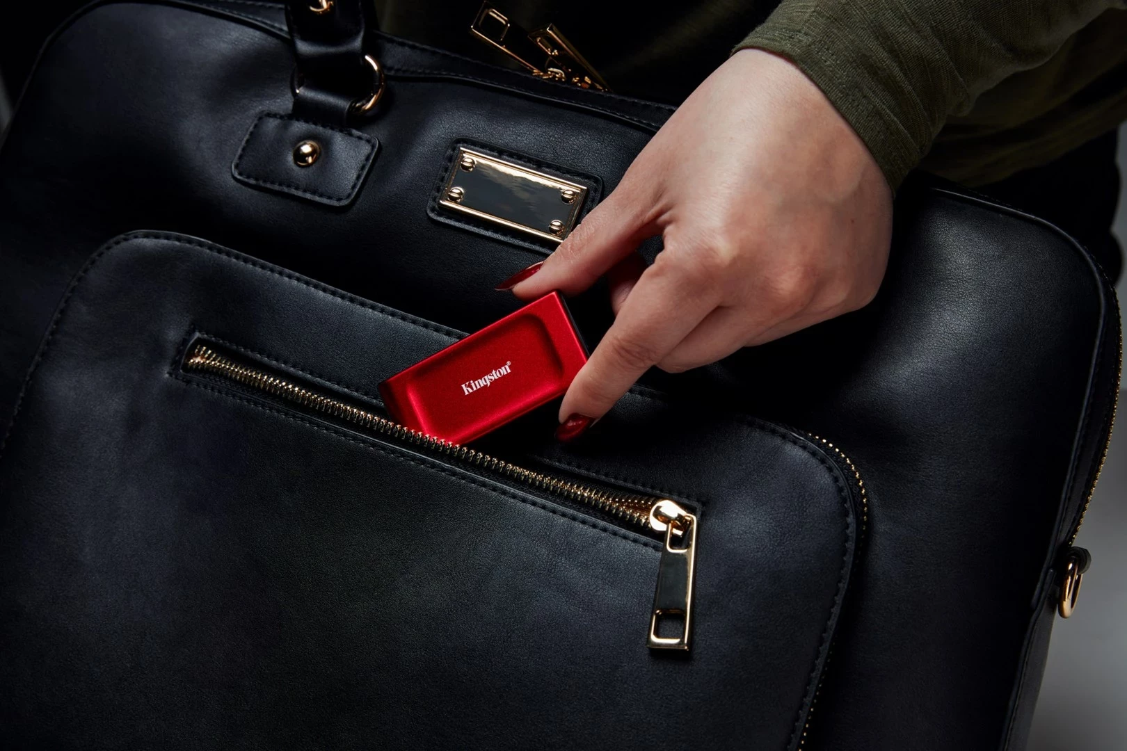 Disk i jashtëm SSD Kingston 2TB XS1000, USB 3.2 Gen 2, Kuq