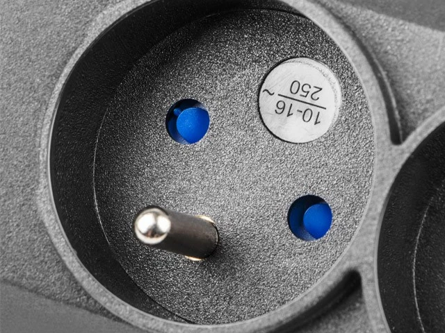 Prizë shumëfishuese Armac Multi M12, 12 dalje, 5m, e zezë