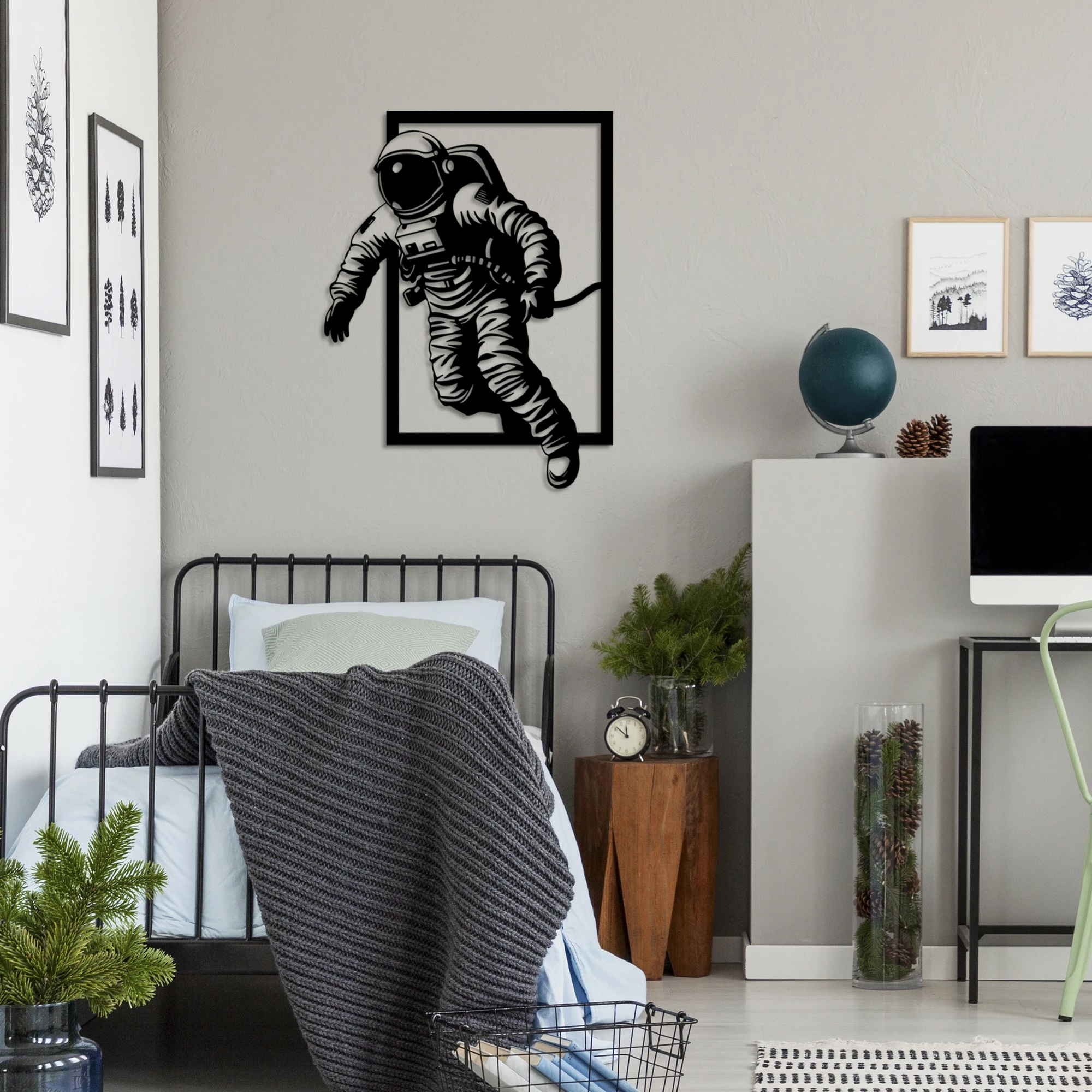 Aksesor dekorativ muri prej metali, astronaut, ngjyrë e zezë, Wallity, 69x52cm