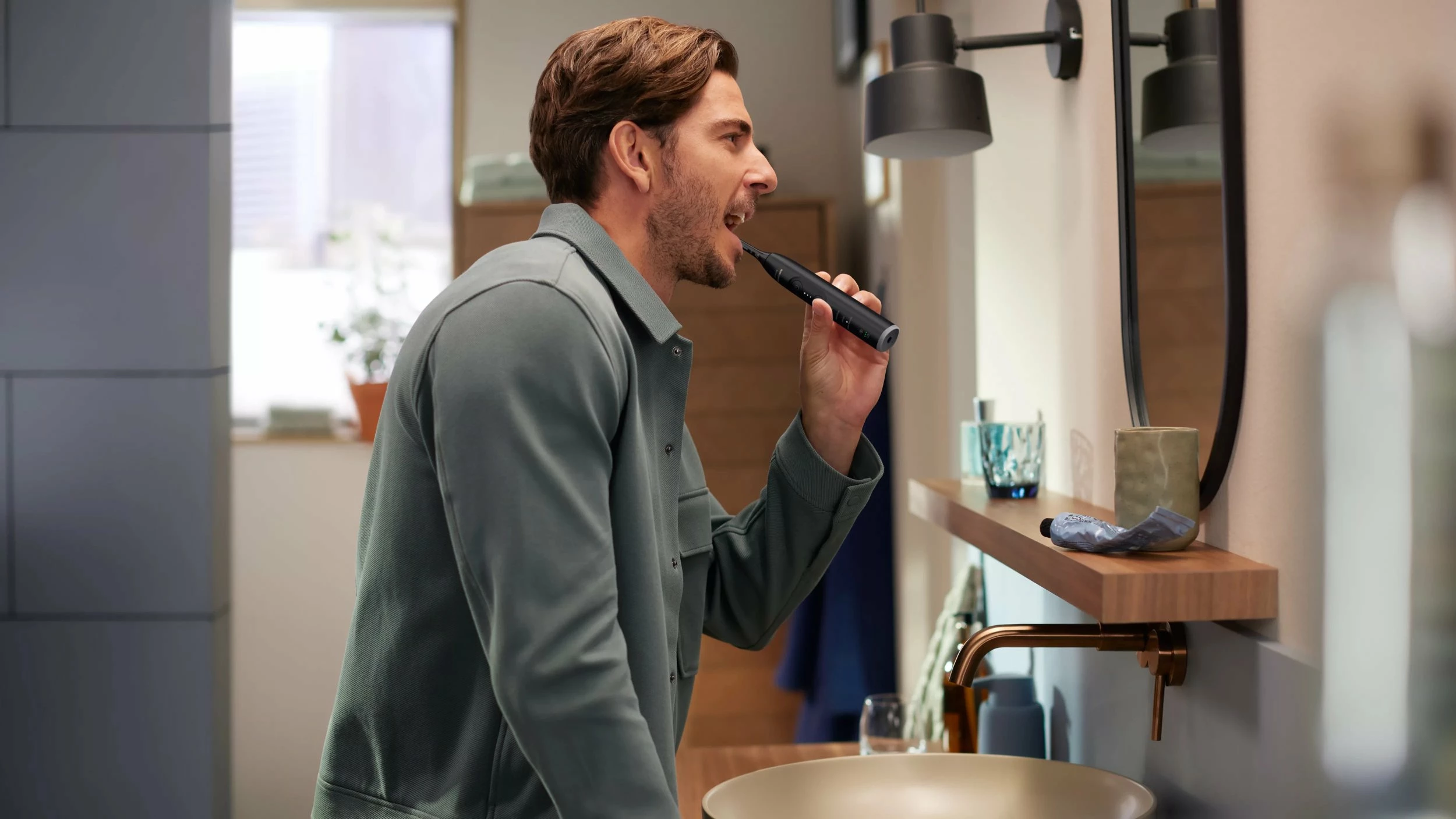 Furçë dhëmbësh elektrike Philips Sonicare 7100 HX7421/01, me sensor presioni, me aplikacion, me këllëf udhëtimi, 1 kokë furçe, e zezë