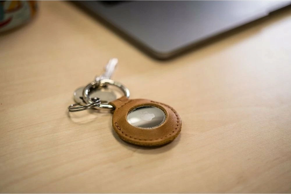 Mbështjellës Fixed për AirTag FIXWAT-C2-BRW lëkurë gjedhi italiane me keychain, kafe