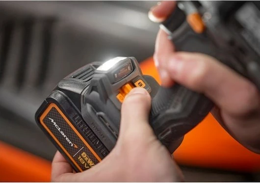 Makine shpuese/vidëzuese DeWalt MCLAREN DCD85MP2T, 18V, 5Ah, me 2 bateri, e verdhë/zezë, me valixhe