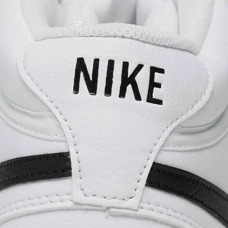 Atlete për meshkuj Nike, të bardha