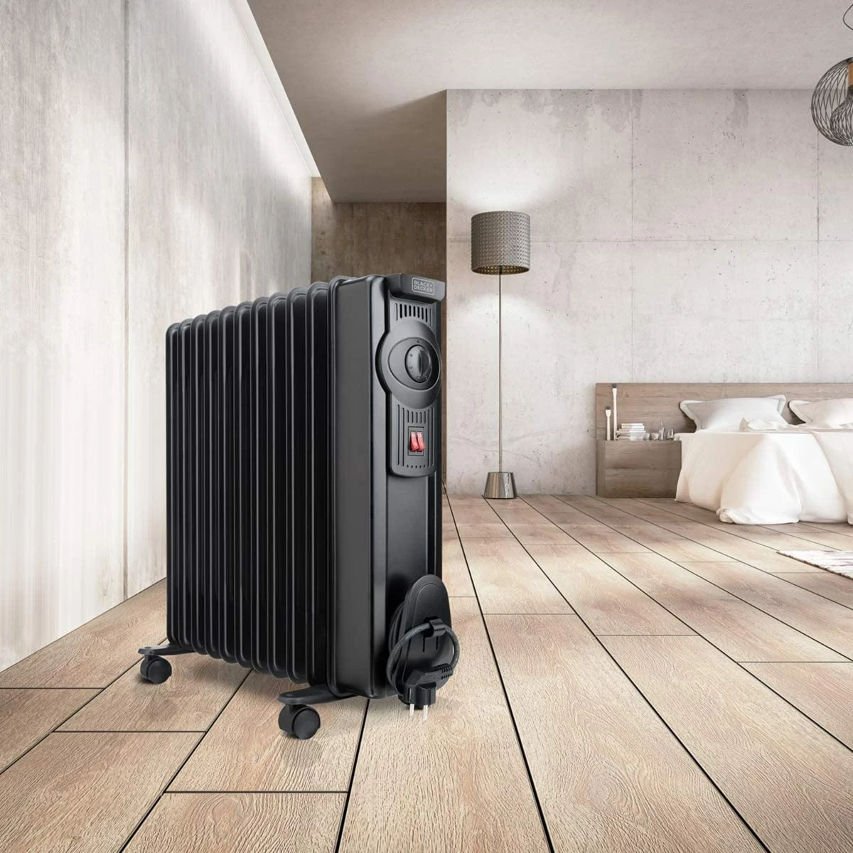 Radiator elektrik me vaj Black&Decker BXRA2000E 2000W, termostat i rregullueshëm, 11 elemente, i zi