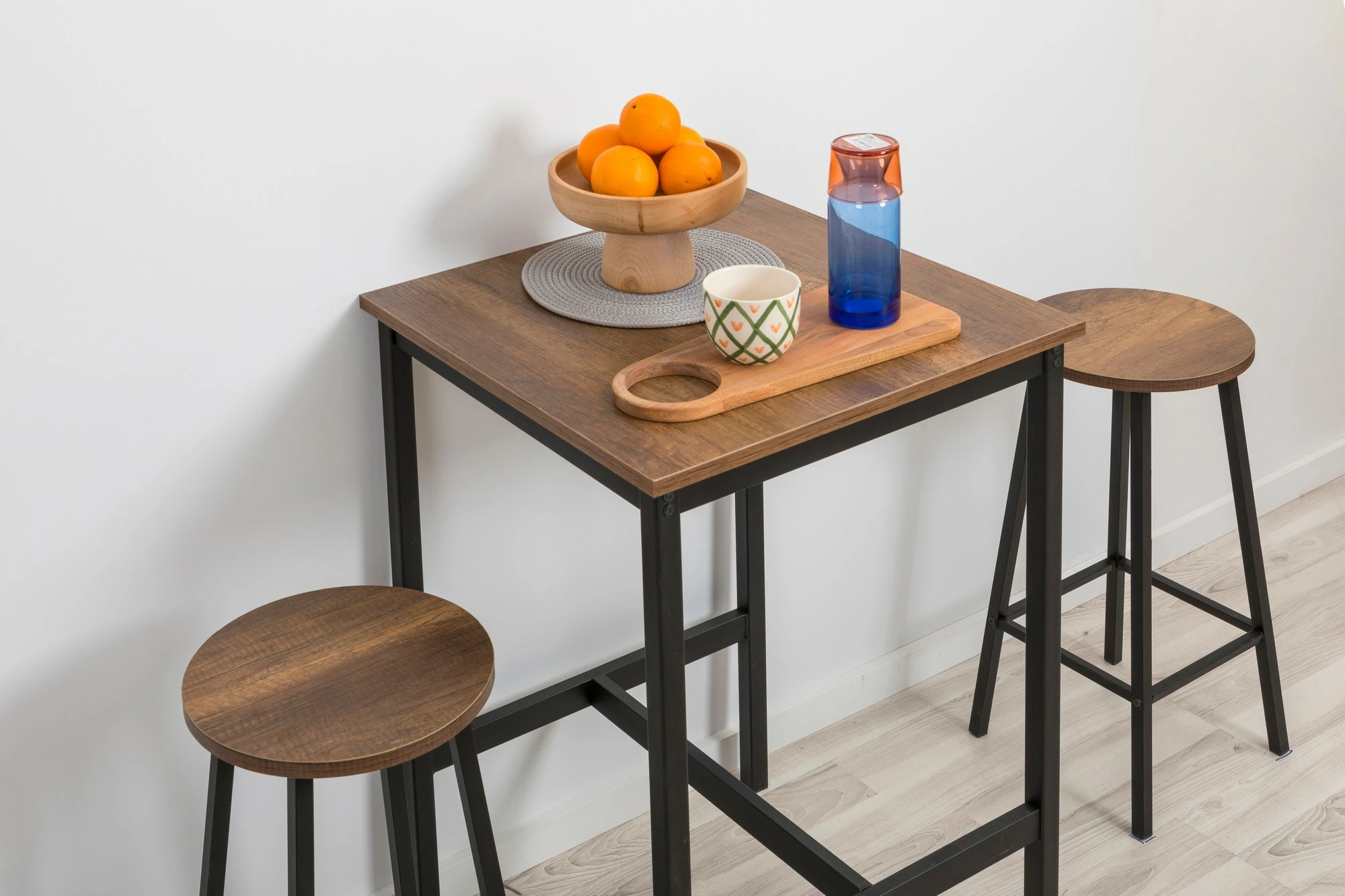 Karrige për bar Hanah Home, Mola - Barok e zezë