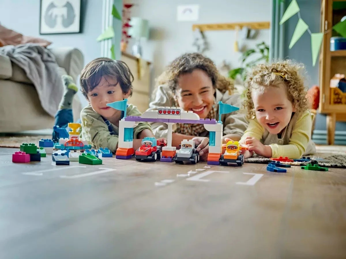 Set LEGO DUPLO 10445, Vetura garuese F1 dhe shoferë