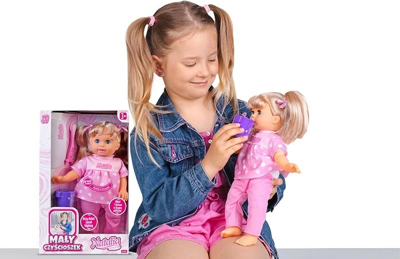 Kukull interaktive Artyk Natalia Czyścioszek 33 cm me pizhamë rozë dhe aksesorë