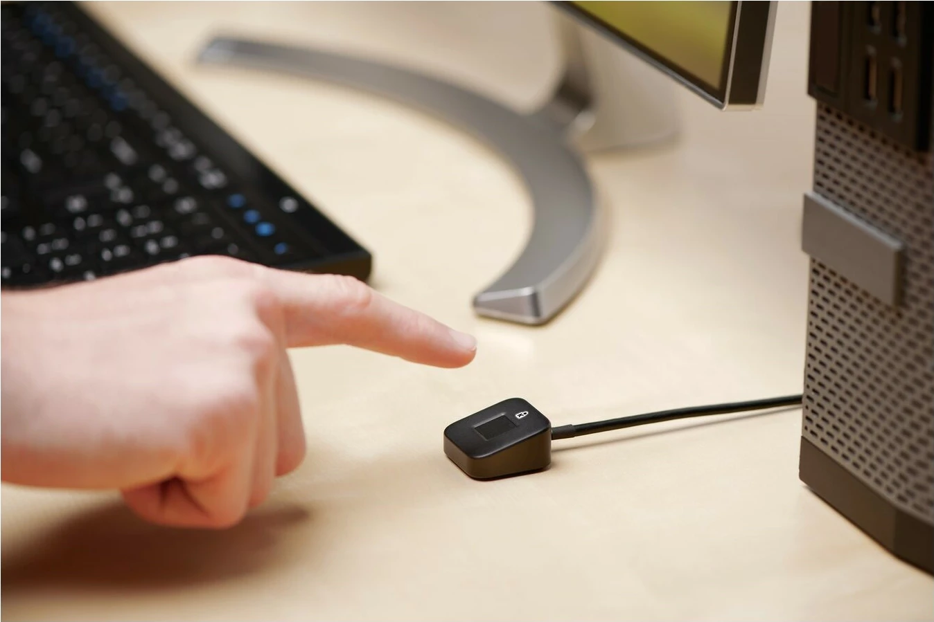 Çelës gjurmë gishti Kensington VeriMark Desktop, USB, i zi