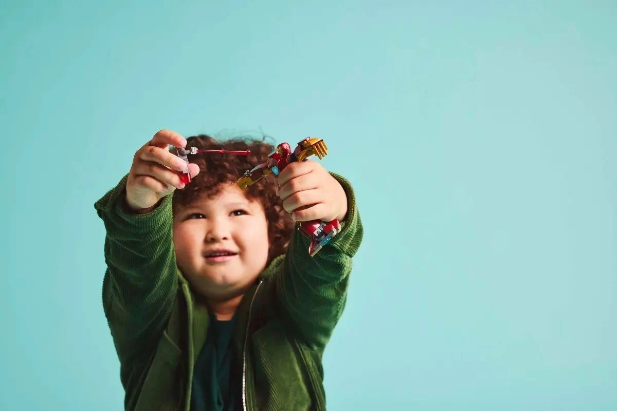 Set LEGO Marvel 76307 Iron Man Mech vs. Ultron