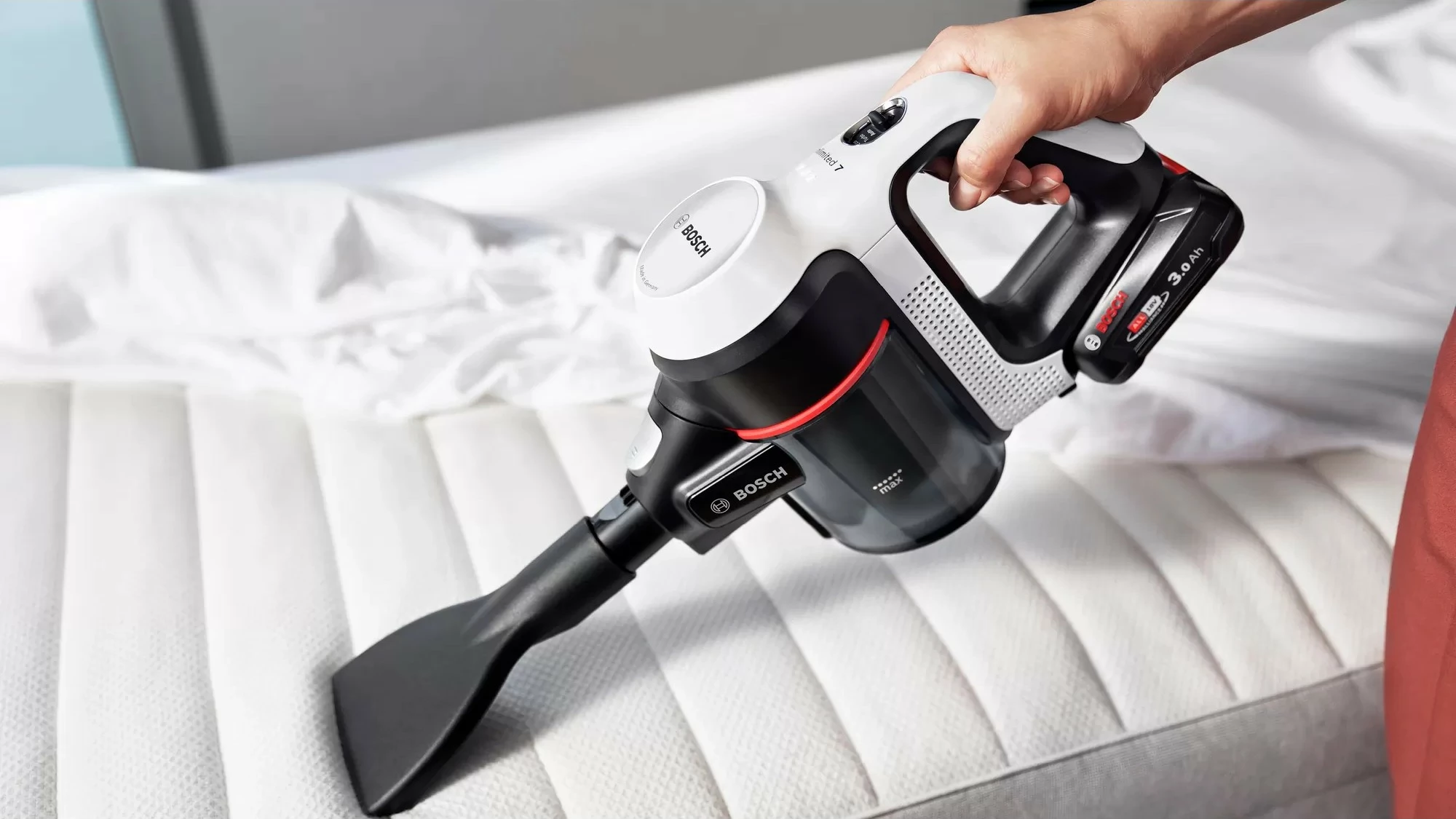 Fshesë stick 2-në-1 Bosch BBS711W, pa qese, 0.3L, e bardhë