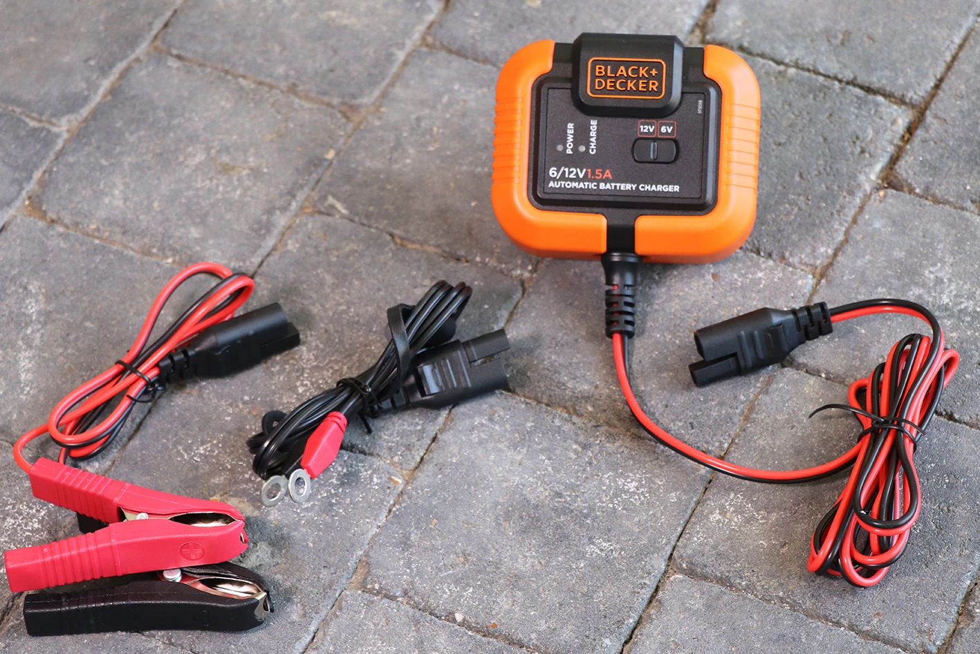 Karikues baterie Black&Decker BXAE00021 6-12V 1.5A për motoçikleta dhe vetura