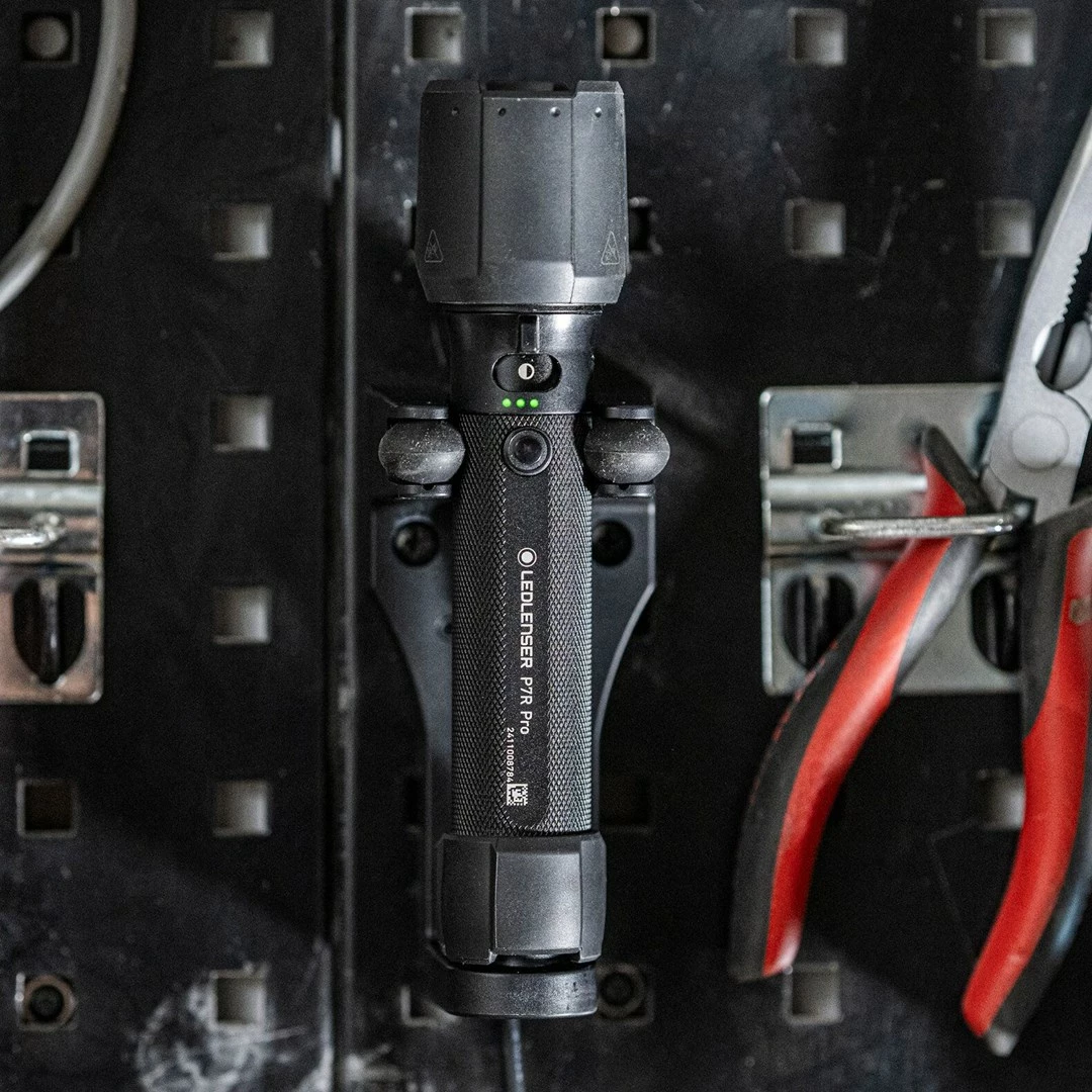 Elektrik dore Ledlenser P7R Pro, LED, 60 orë, IP68, Alumini, E zezë