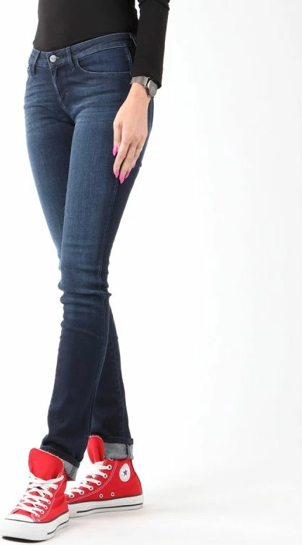 Xhinse femra Wrangler, të kaltra