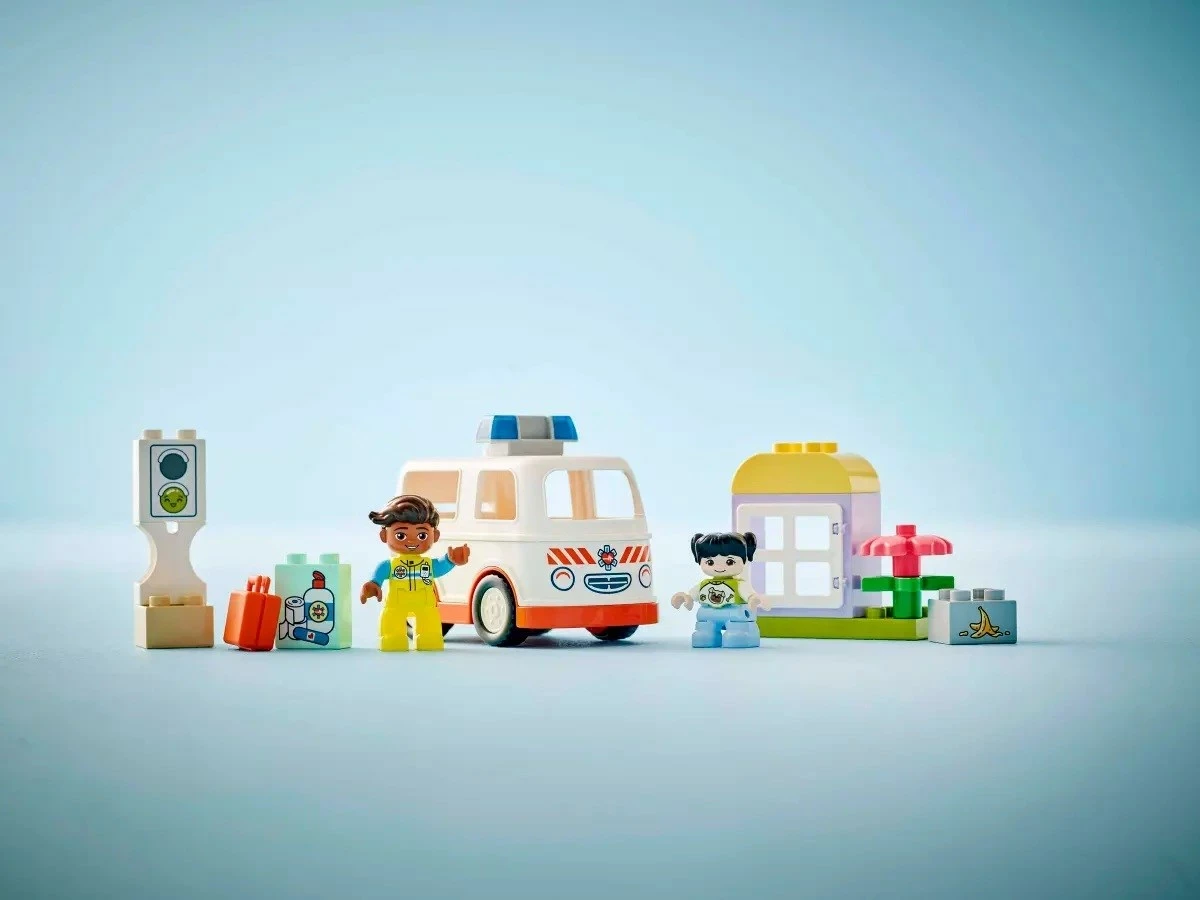 Set LEGO DUPLO 10447 Ambulancë me shofer