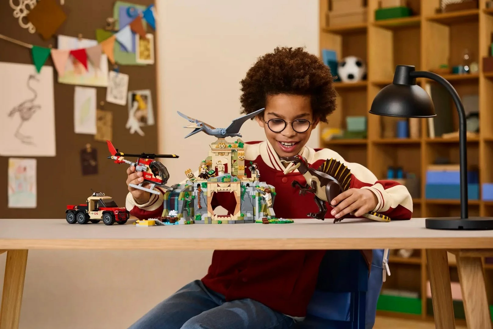 Set LEGO Jurassic World 76976 Spinosaurus & Quetzalcoatlus Air Mission, 4 minifigura