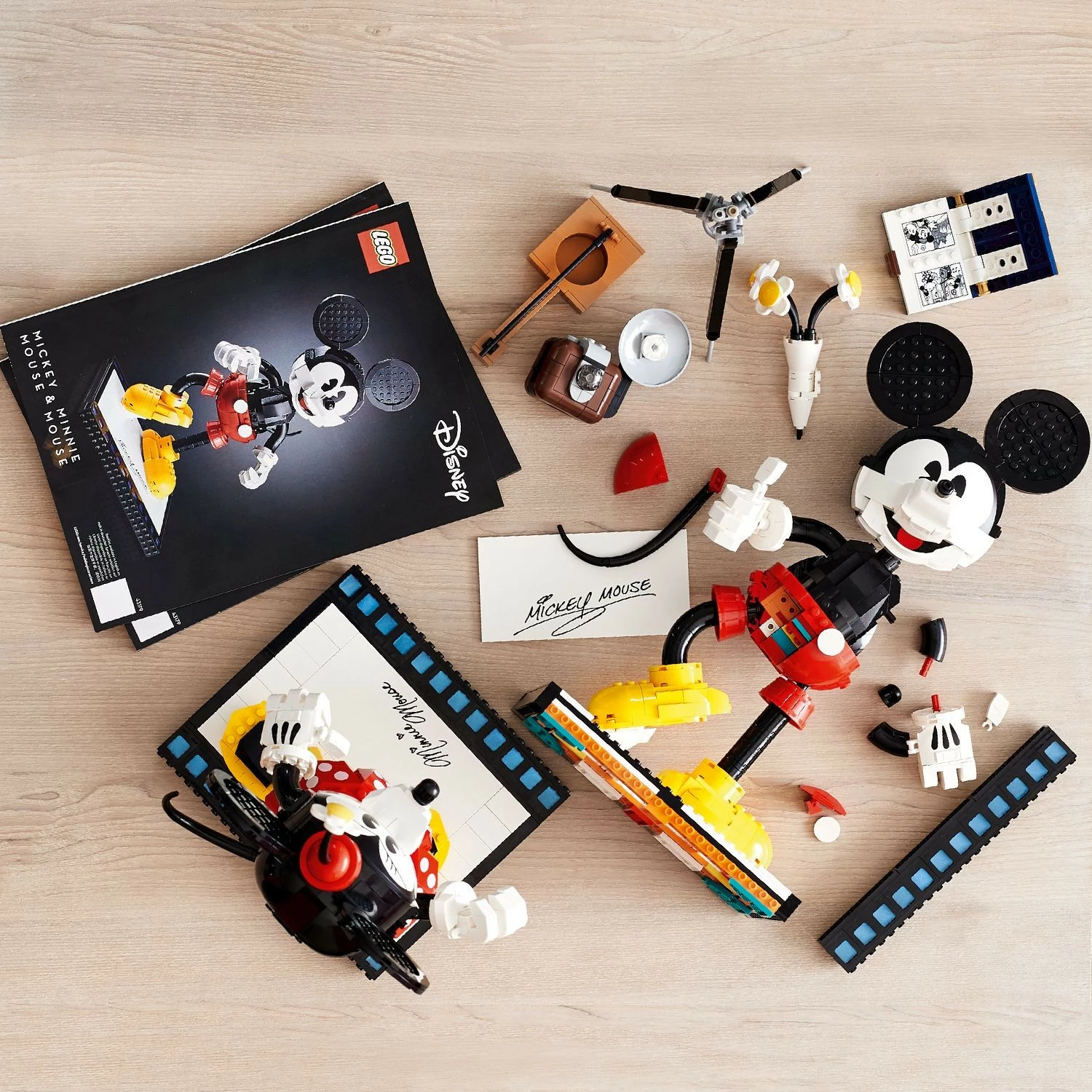 Set ndërtimi LEGO Classic Mickey Mouse & Minnie Mouse, 1739 pjesë, plastikë