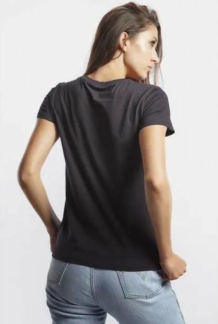 Maicë grafike për femra Levi's The Perfect Large Batwing Tee 173690201, XS, e zezë