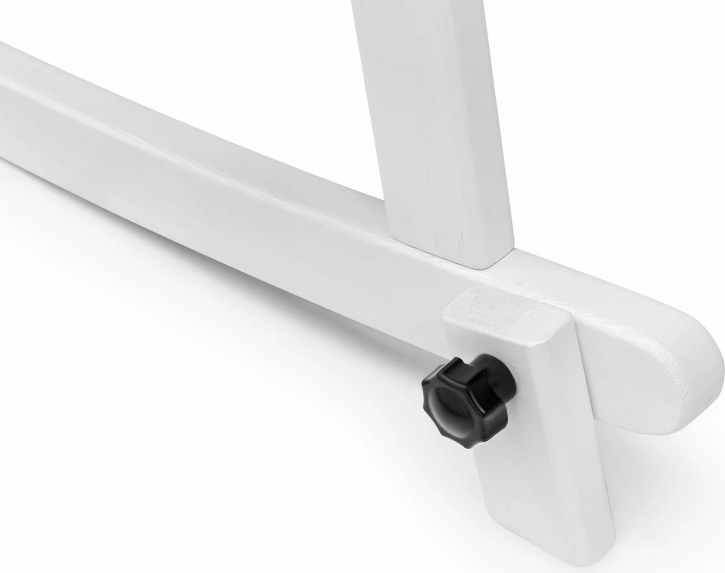 Djep Hanah Home, Hier - i bardhë