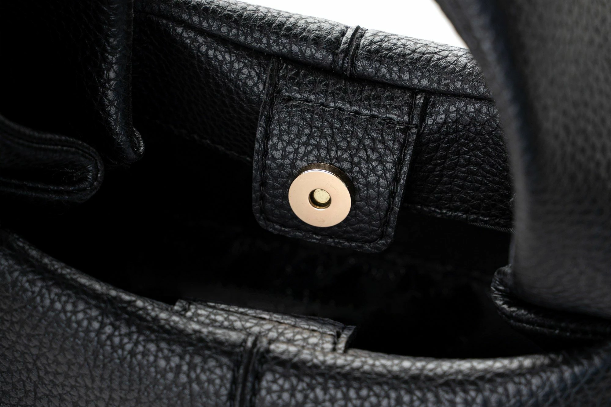 Çantë dore Vince Camuto Capri, e zezë