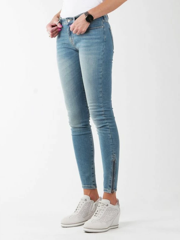 Jeans Wrangler femra, Skylark