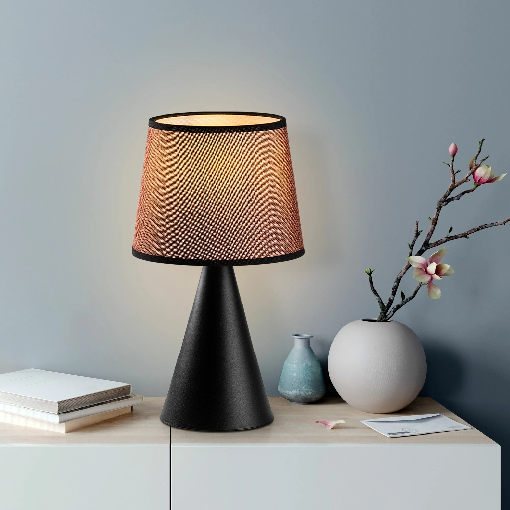 Llambë tavoline Opviq, Kona - 15481, trup metalik, kapak stof, e zezë dhe kafe