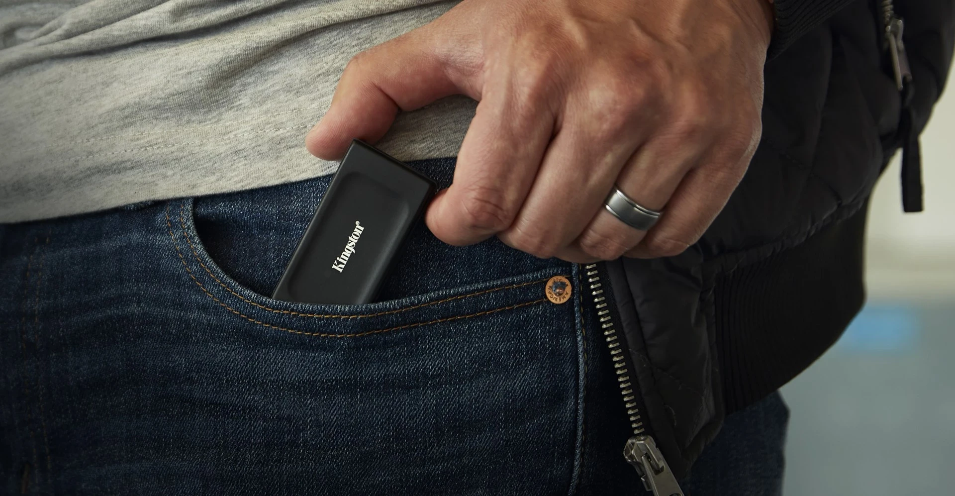 SSD Portativ Kingston XS1000, 2TB, USB 3.2 Gen 2