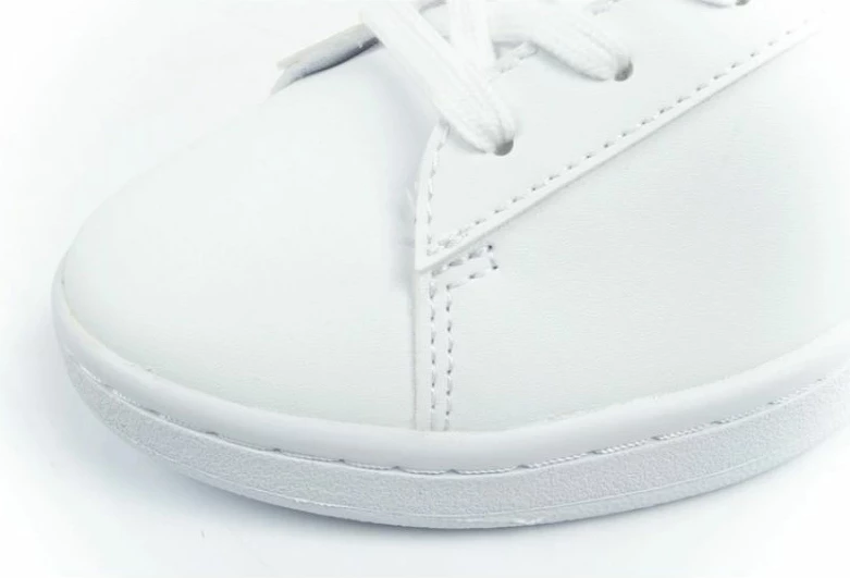 Atlete femra Lacoste, të bardha