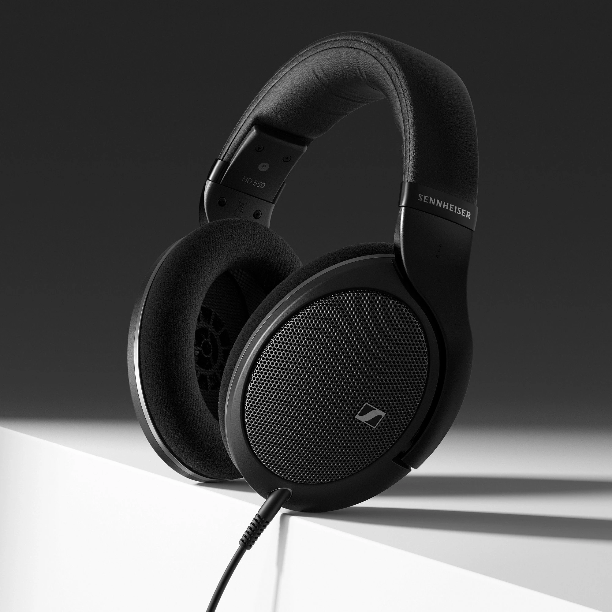 Kufje Sennheiser HD 550 me kabllo, over-ear open-back, 150Ω, 1.8 m, të zeza