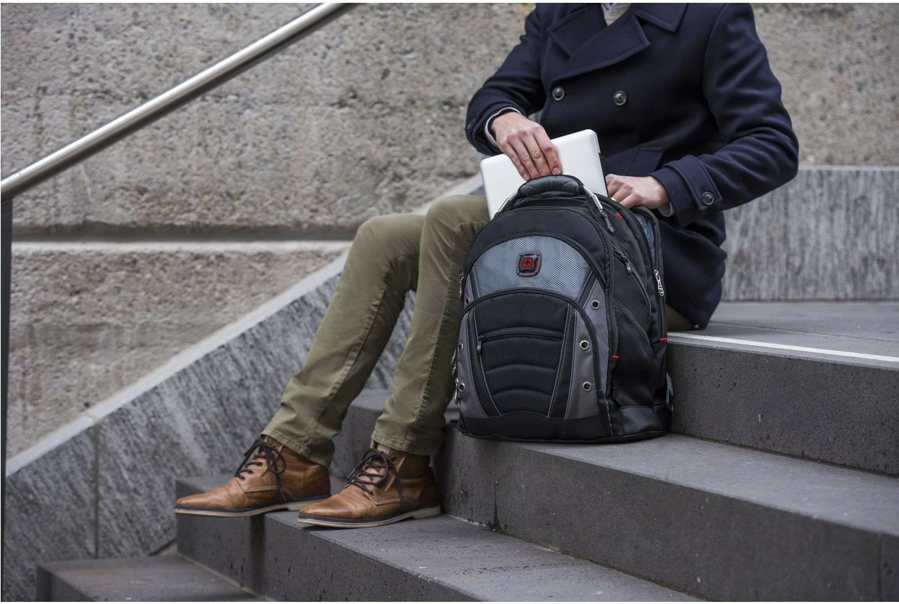 Çantë shpine Wenger Synergy për laptop 15.6 inç, e zezë/gri