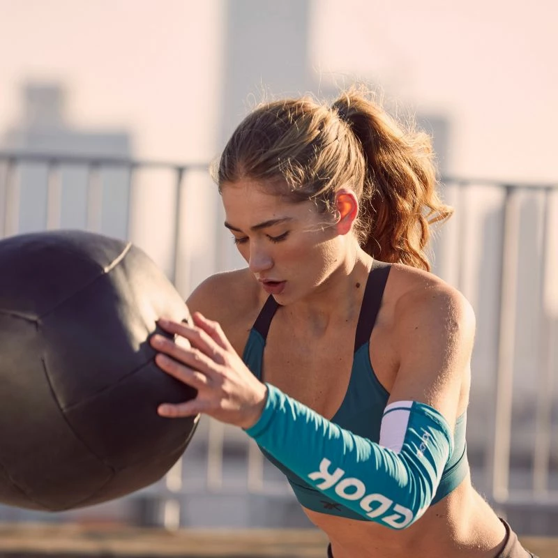 Mëngë kompresimi Reebok Activchill për stërvitje, të bardha dhe blu